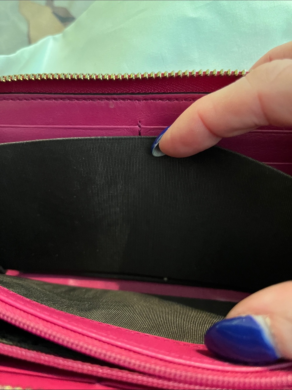 EUC Gucci Fuchsia Patent Leather Soho Zip Around Wallet with Tassel and Dustbag - Picture 10 of 16